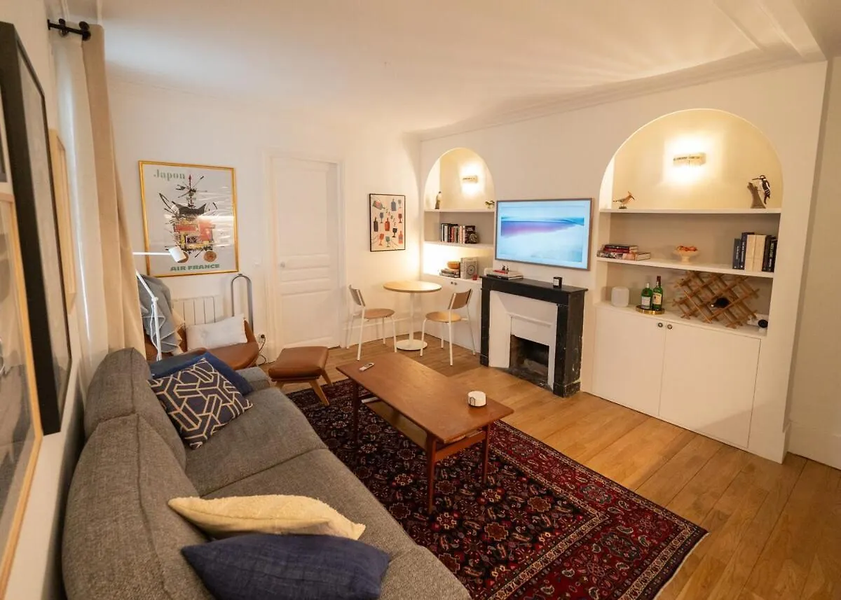 Minimalist Haussmannian Paris 11 Apartment