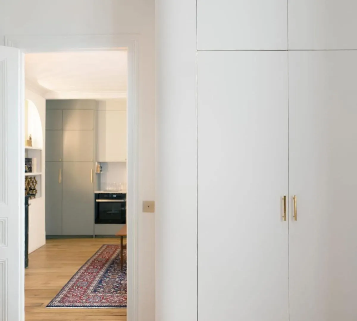 Minimalist Haussmannian Paris 11 Apartment